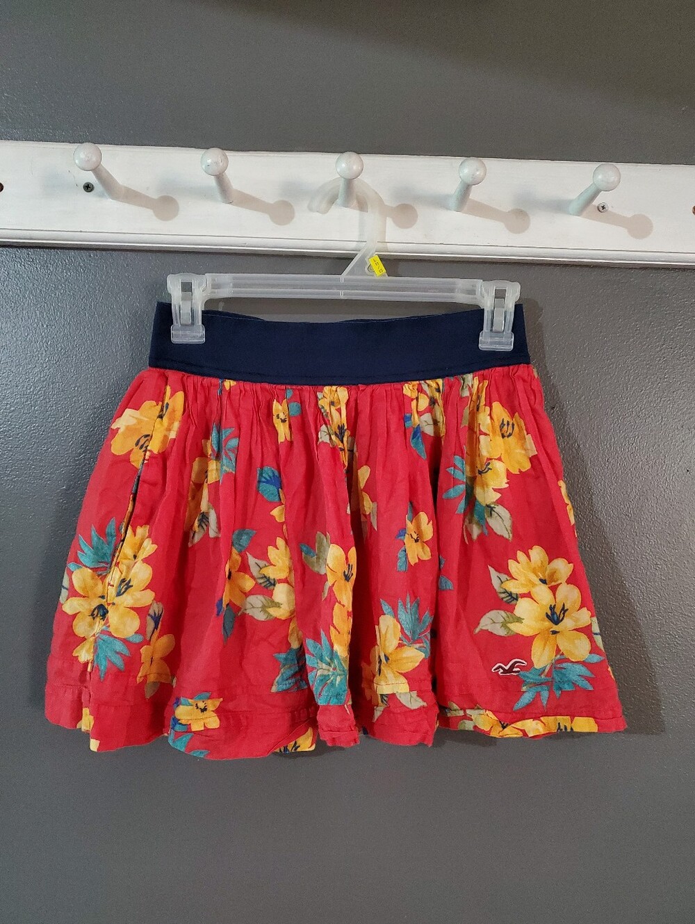 HOLLISTER Lined Pull On Floral Mini Skirt With Pockets S